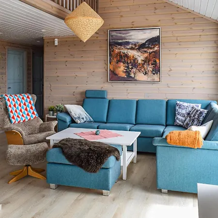 4 Bedroom Beautiful In Casa de Férias *